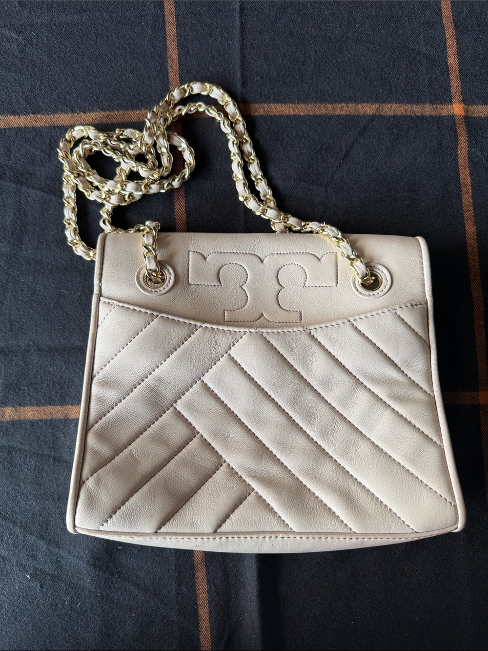 Tory Burch Cream Quilted Shoulder Bag with Gold Chain